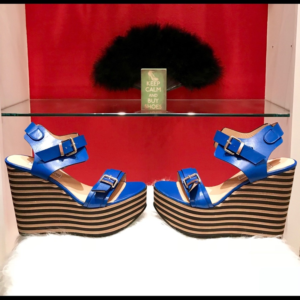 * NWOT Authentic Giampaolo Viozzi Wedge